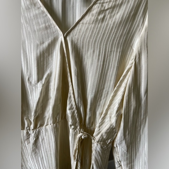 Banana Republic Champaign long sleeve wrap top size extra large - Picture 6 of 6